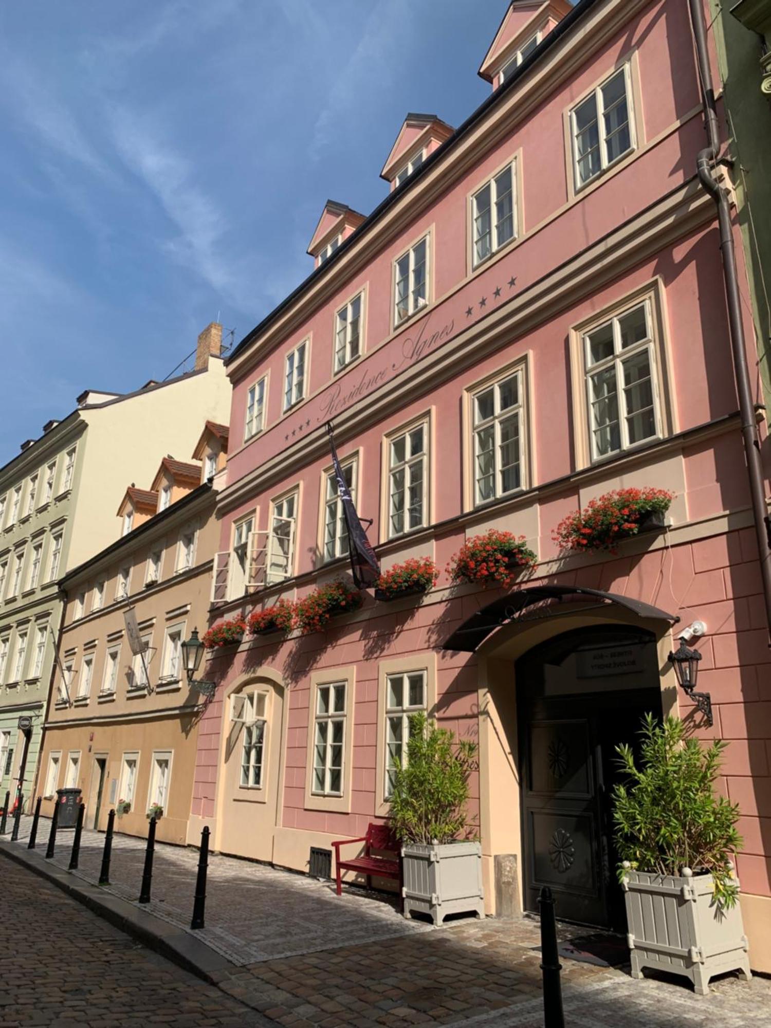 Hotel Residence Agnes Praha Bagian luar foto