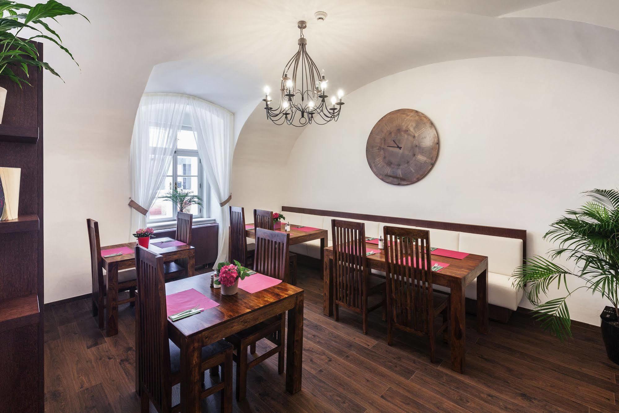 Hotel Residence Agnes Praha Bagian luar foto